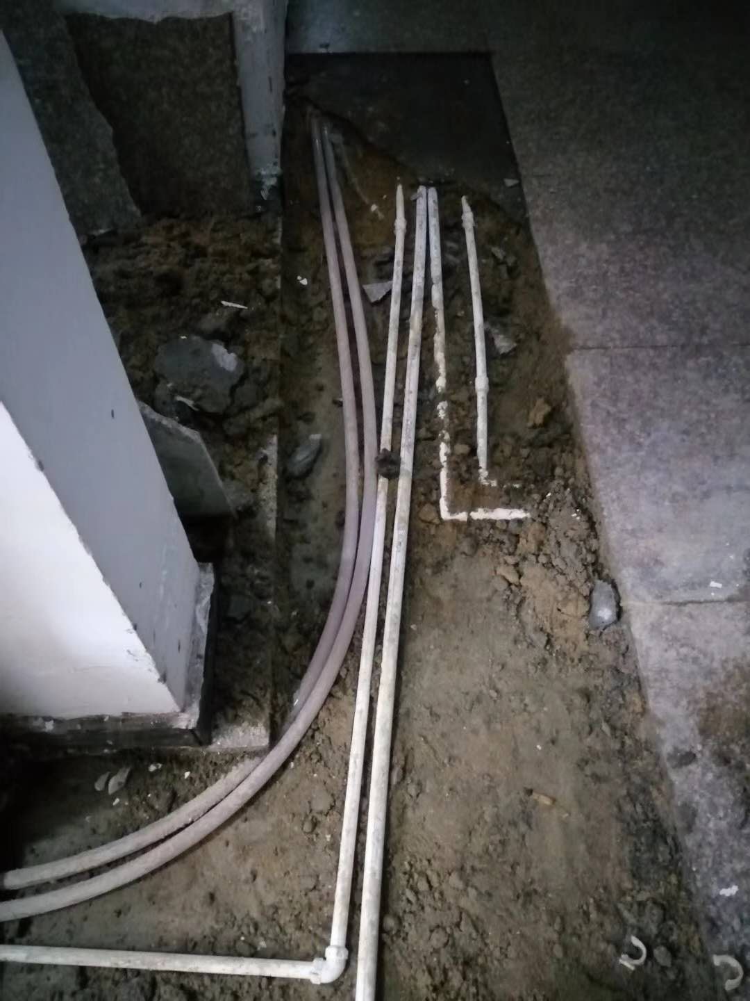 沧州漏水，切勿盲目乱刨乱砸