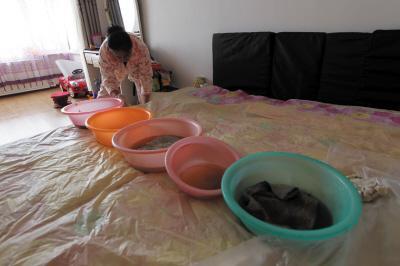 沧州楼上漏水，住户失联，小区没物管，业主维权难！律师来支招……